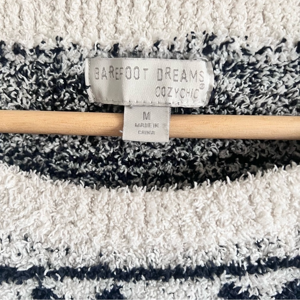Barefoot Dreams Cozy Fleece Holiday Sweatshirt Medium - Picture 3 of 3
